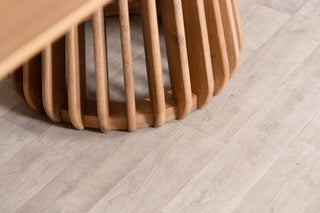 darcy-oval-dining-table-seasoned-oak-close-up