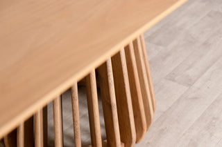 darcy-oval-dining-table-seasoned-oak-close-up