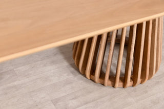 darcy-oval-dining-table-seasoned-oak-close-up