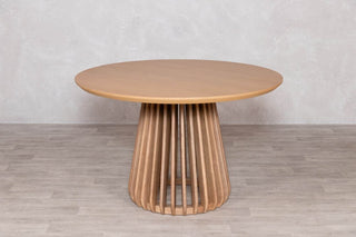 darcy-round-dining-table-seasoned-oak