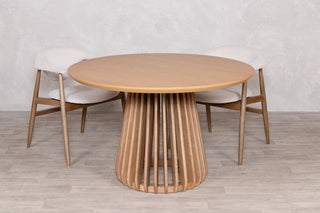 darcy-round-dining-table-seasoned-oak-with-chairs