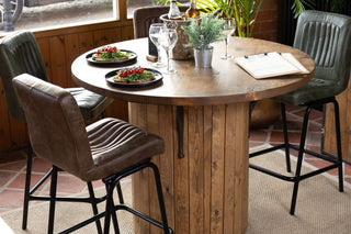 slatted-restaurant-bar-table