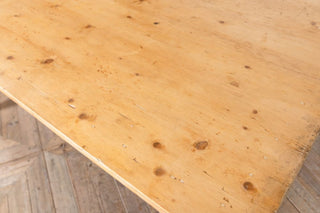 large-victorian-pine-farmhouse-dining-table-close-up