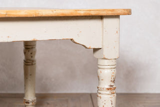 large-victorian-pine-farmhouse-dining-table-close-up