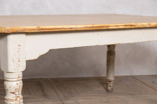 large-victorian-pine-farmhouse-dining-table-close-up