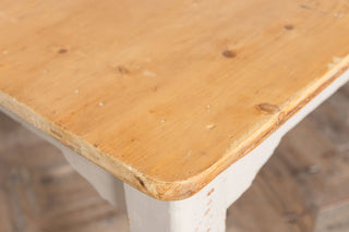 large-victorian-pine-farmhouse-dining-table-close-up