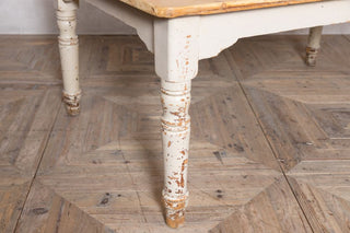 large-victorian-pine-farmhouse-dining-table-close-up