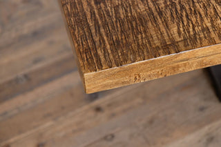 table-corner-detail