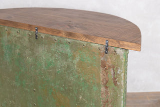 galvanised-curved-riveted-tank-base-table-rear