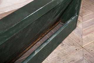 green shop stand