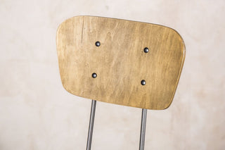 height adjusting bar stool