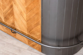 home-bar-front-of-house-counter-close-up