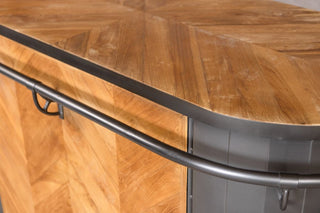 home-bar-front-of-house-counter-top