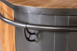 home-bar-front-of-house-counter-close-up