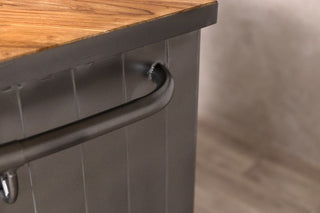 home-bar-front-of-house-counter-close-up