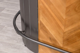 home-bar-front-of-house-counter-close-up