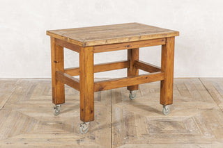 wooden-table-with-wheels