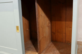 inside-cupboard-detail