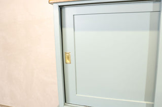 closed-vintage-sliding-door-detail