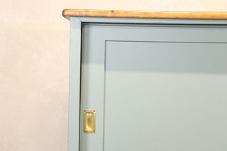 vintage-cupboard-detail