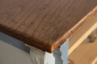 counter-island-oak-top-close-up