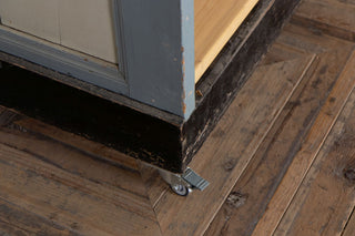 counter-island-castor-close-up