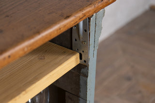 counter-island-shelf-close-up