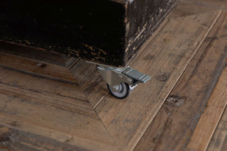 counter-island-castor-close-up