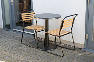 outdoor-table-and-chairs