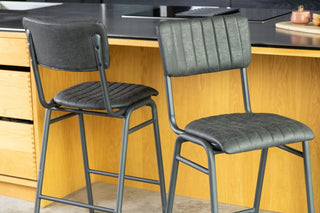 black-stools-at-kitchen-bar
