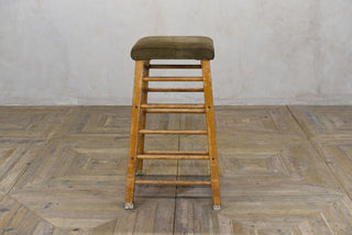 khaki gym stool
