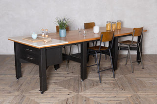 kitchen-island-table-on-castors-lifestyle