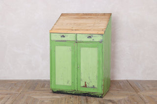 vintage-maître-d-stand