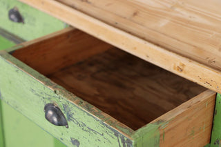 restaurant-maître-d-stand 