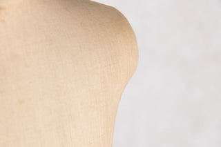 white-tailors-dummy-close-up