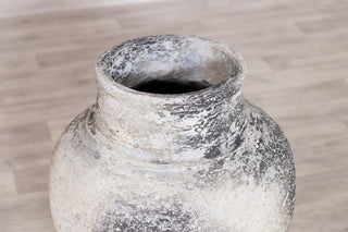 medium-decor-pot-close-up