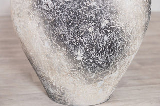 medium-decor-pot-close-up
