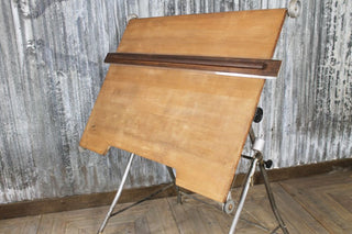 metal legged easel