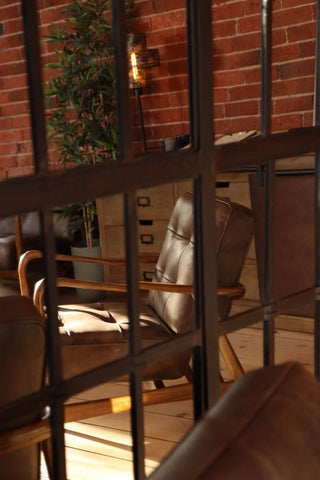 mirror-lifestyle-image 