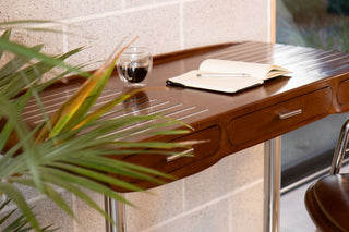 monaco-desk-with-plant