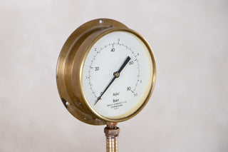 pressure-gauge-close-up