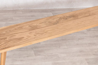 oak-dining-bench-top-close-up
