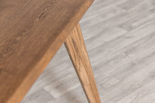 oak-tapered-table-with-dark-stained-oak-top-close-up