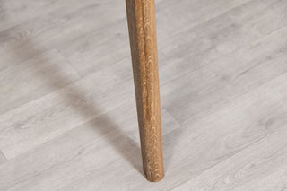 oak-tapered-table-with-dark-stained-oak-top-close-up