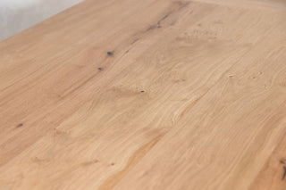 oak-tapered-table-with-stained-oak-top-close-up