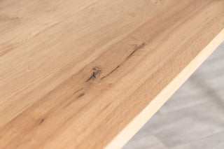 oak-tapered-table-with-stained-oak-top-close-up
