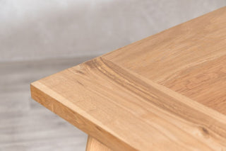 oak-tapered-table-with-stained-oak-top-close-up