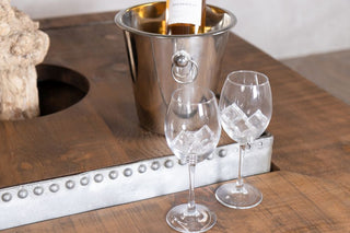 wine-glasses-on-olive-tree-table