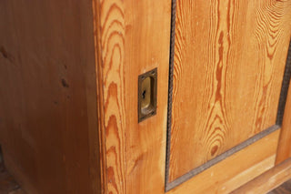 sliding-door-handle-close-up