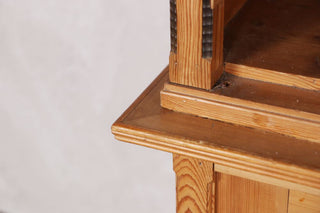 cupboard-corner-close-up